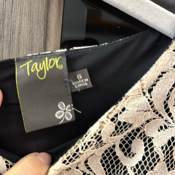 TAYLOR black and ivory lace, short sleeve fitted dress size 6 - Picture 4 of 8